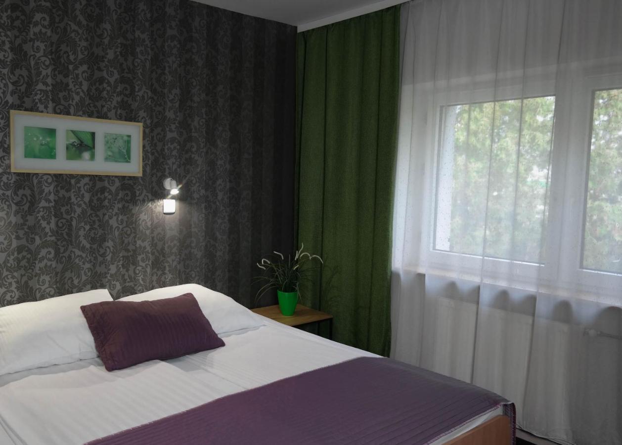 Hotel George Nadarzyn Esterno foto