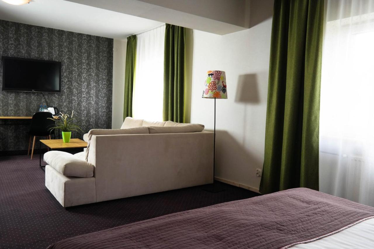 Hotel George Nadarzyn Esterno foto