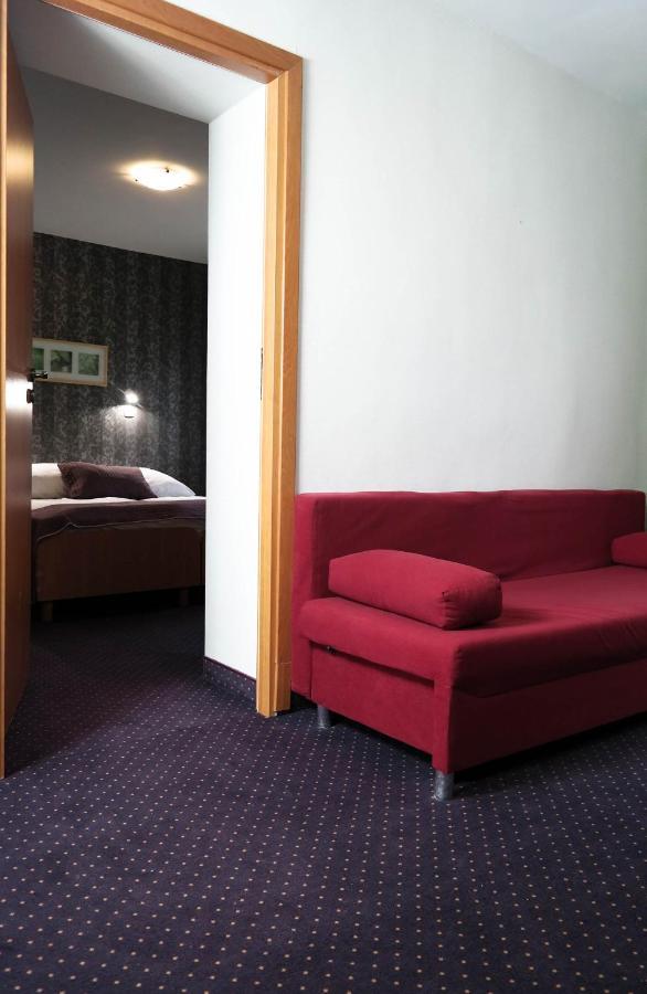 Hotel George Nadarzyn Esterno foto