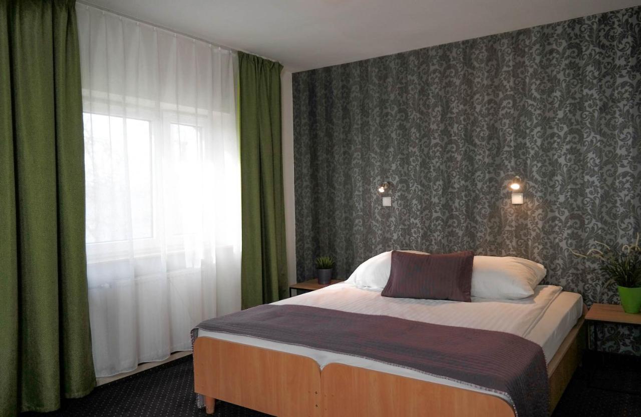 Hotel George Nadarzyn Esterno foto